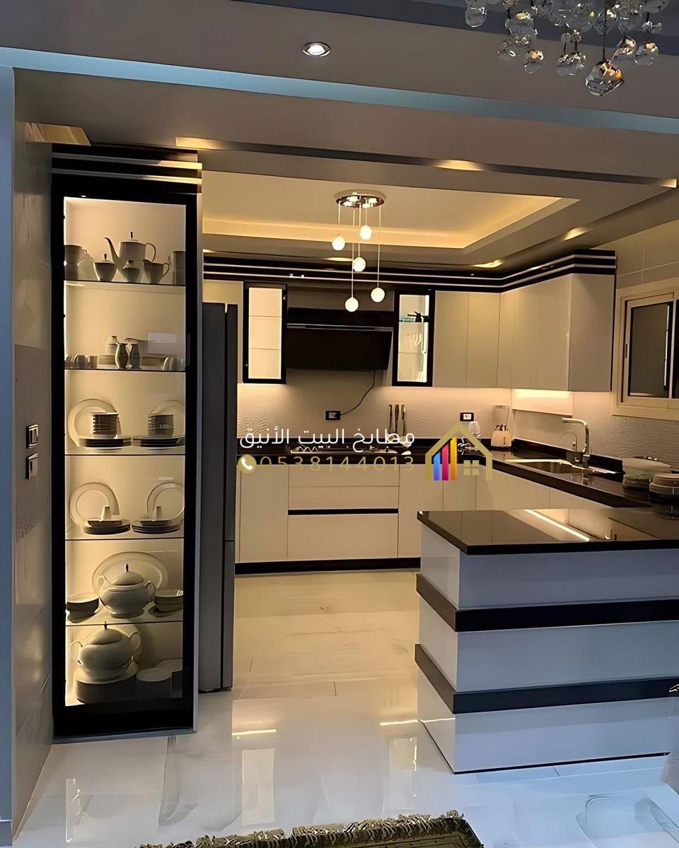 مطبخ أمريكي مفتوح بتصميم مودرن من أفضل محل مطابخ الرياض